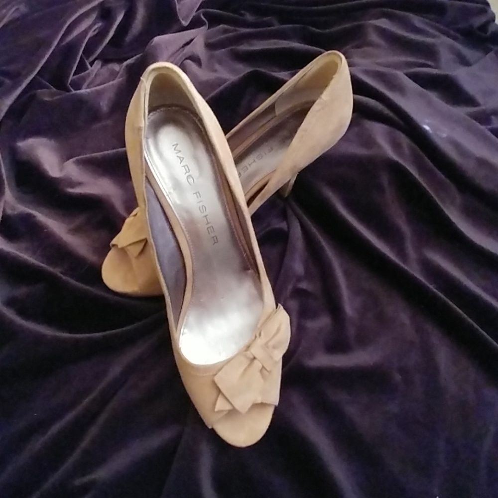 Marc Fisher suede pumps with bow detail